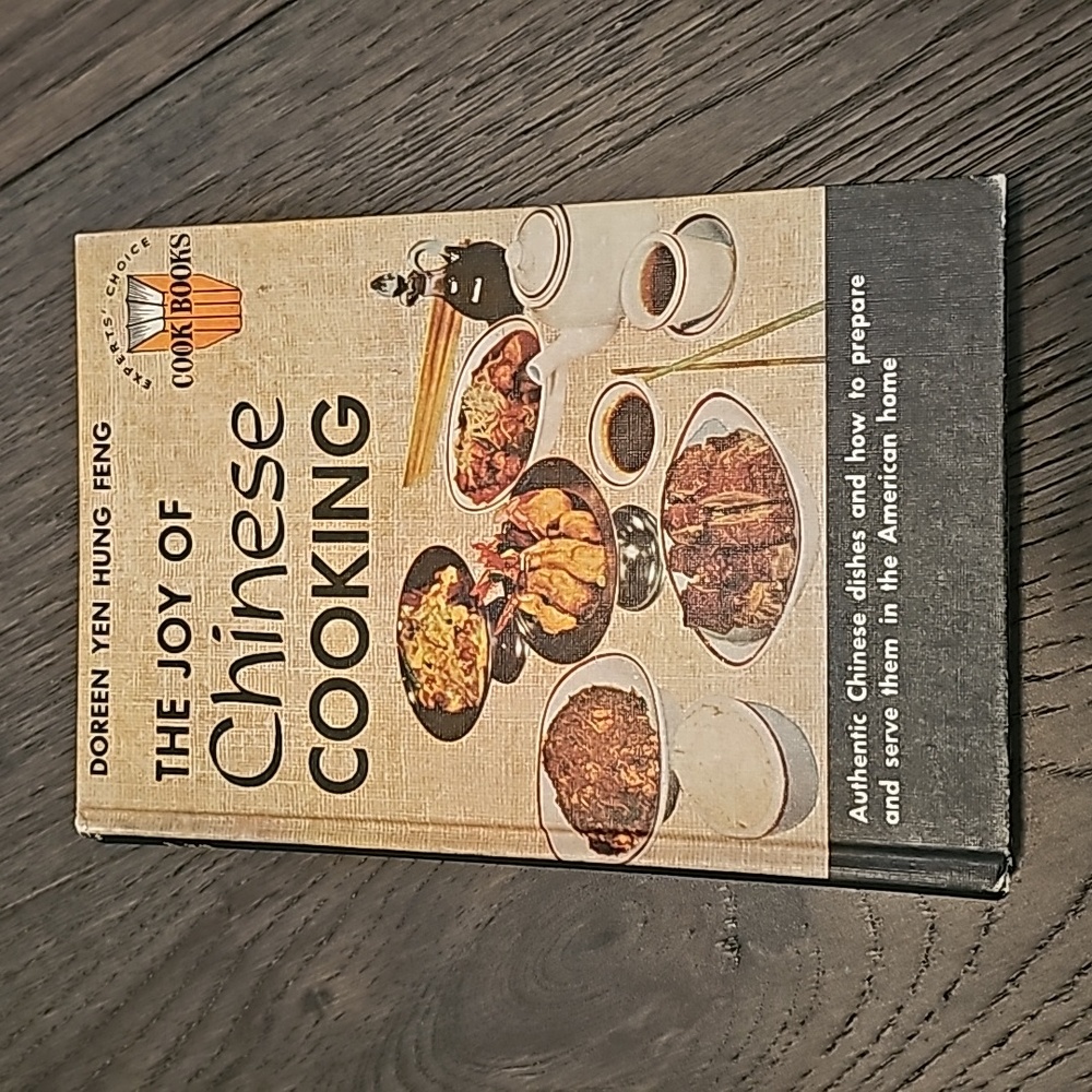 VINTAGE 1977 CHINESE COOKBOOK. GREAT CONDITION